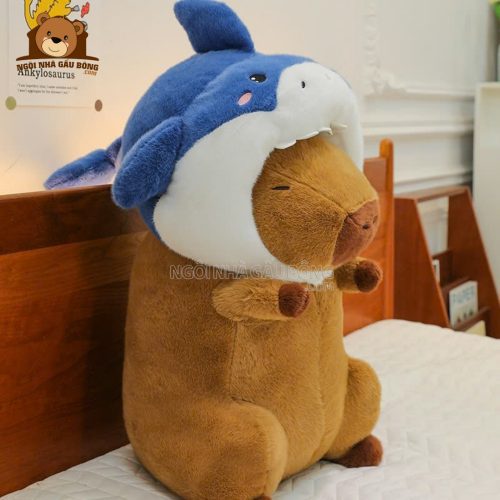 Capybara cosplay cá mập