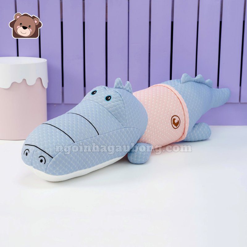 Gối Ôm Lạnh Cá Sấu Mặc Áo